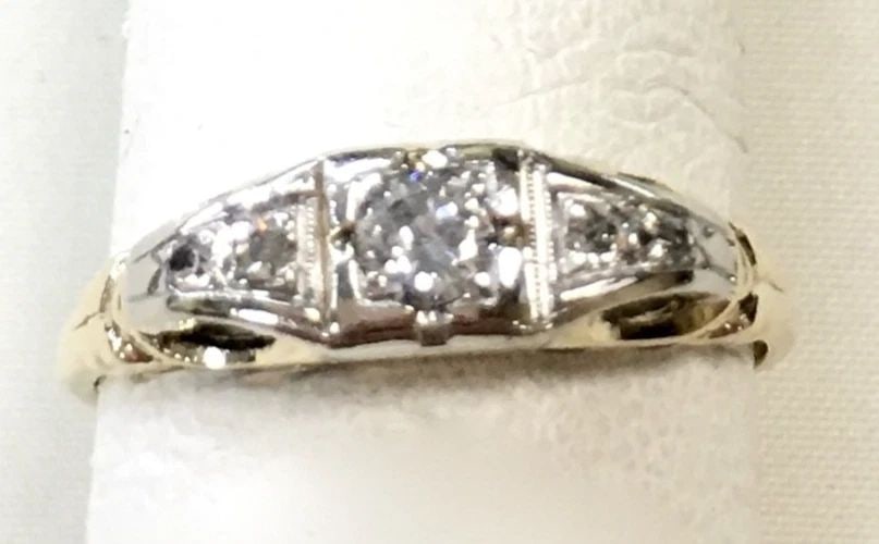 VINTAGE 14K YELLOW GOLD RING WITH 0.21CTS OF DIAMONDS SIZE: 5.5 1.4G (1 of 2)