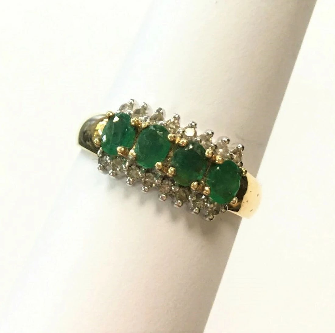 14K GOLD RING WITH 0.68CTS OF EMERALDS AND 0.19CTS OF DIAMONDS SIZE: 8 3.1G (1 of 2)