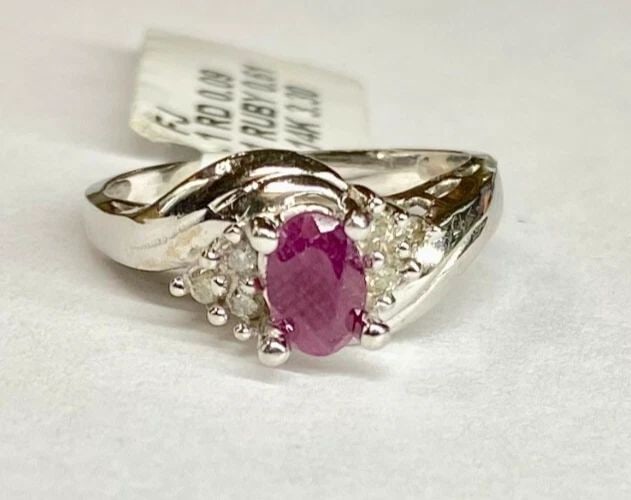 14K WHITE GOLD RING WITH 0.09CTS OF DIAMONDS AND NATURAL RUBY SIZE: 6 3.2G (1 of 2)
