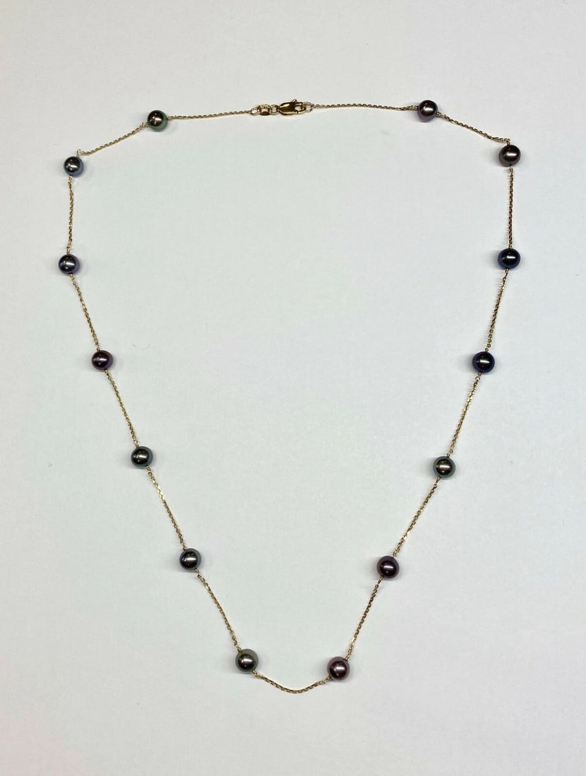 14K YELLOW GOLD NECKLACE WITH FOURTEEN 5.5MM BLACK CULTURED PEARLS 18" 4.8G: WOMEN'S 14K YELLOW GOLD NECKLACE WITH 5.5MM BLACK CULTURED PEARLS Women's 14k Yellow Gold Necklace with 5.5mm Black Cultured Pearls You are bidding on a pre-owned Women's 14k Yellow Gold Necklace with