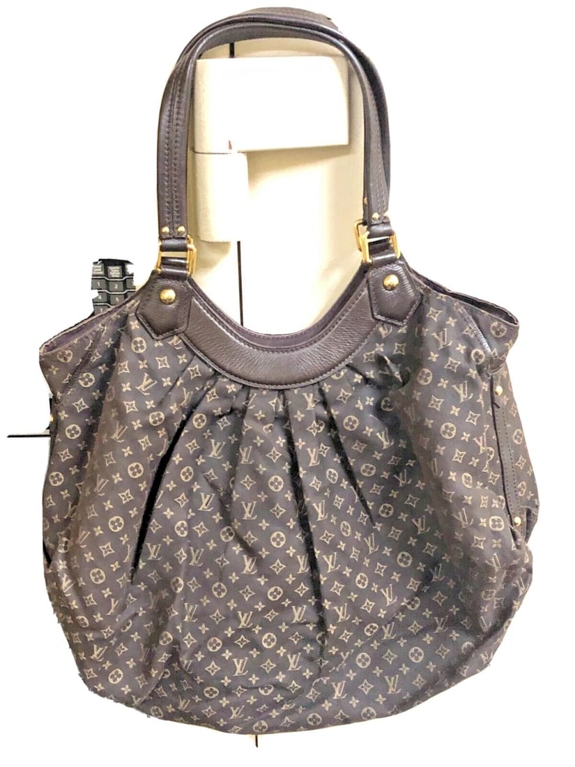 LOUISE VUITTON LV IDYLLE FANTAISIE HOBO MM BAG ENCRE BROWN: LOUISE VUITTON LV IDYLLE FANTAISIE HOBO MM BAG ENCRE BROWN LOUISE VUITTON LV Idylle Fantaisie HOBO MM Bag Encre Brown You are bidding on a LOUISE VUITTON LV Idylle Fantaisie HOBO MM Bag Encre Brown. T
