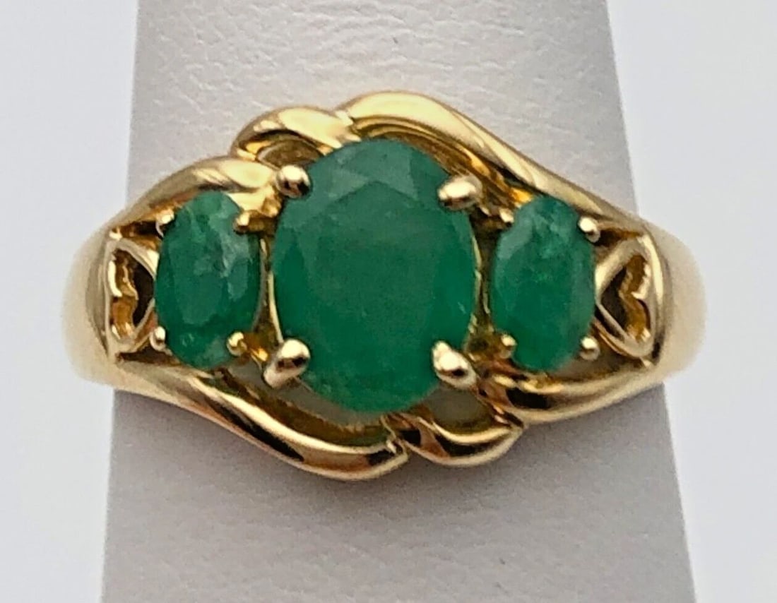 14K GOLD RING WITH THREE OVAL SHAPED NATURAL EMERALDS 1.55CTW SIZE: 7 3.1G (1 of 2)