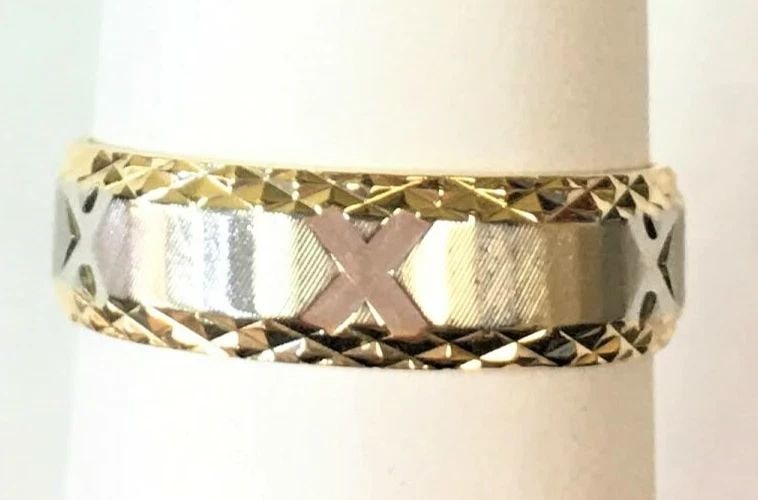 KEEPSAKE TWO TONED 14K WHITE & YELLOW GOLD BAND SIZE: 10.5 4.8G: KEEPSAKE TWO TONED 14K WHITE/YELLOW MEN'S GOLD BAND (SIZE: 10.5) Two Toned 14k Men's Gold Band Keepsake You are bidding on a Two Toned 14k Men's Gold Band Keepsake. The band has marks and scratches on
