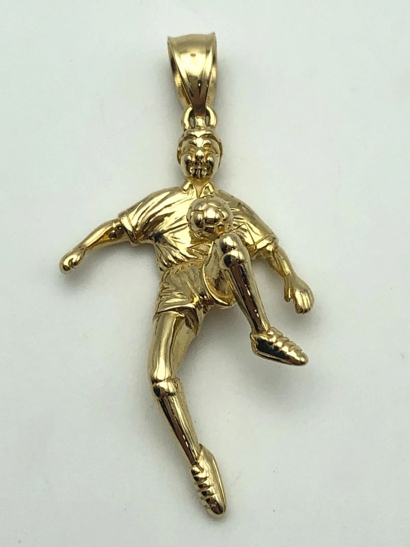 14K GOLD SOCCER PLAYER CHARM / PENDANT 4.8 GRAMS (1 of 2)