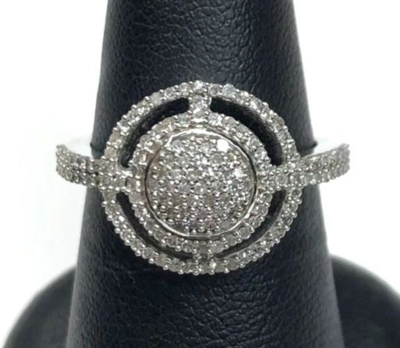 10K WHITE GOLD ROUND CIRCLE CENTER RING WITH 0.50CTS OF DIAMOND SIZE: 6.5 4G (1 of 2)