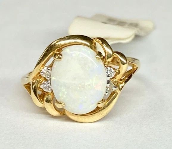 14K GOLD RING WITH NATURAL OPAL AND 0.05CTS OF DIAMONDS SIZE: 6 2.6G (1 of 2)