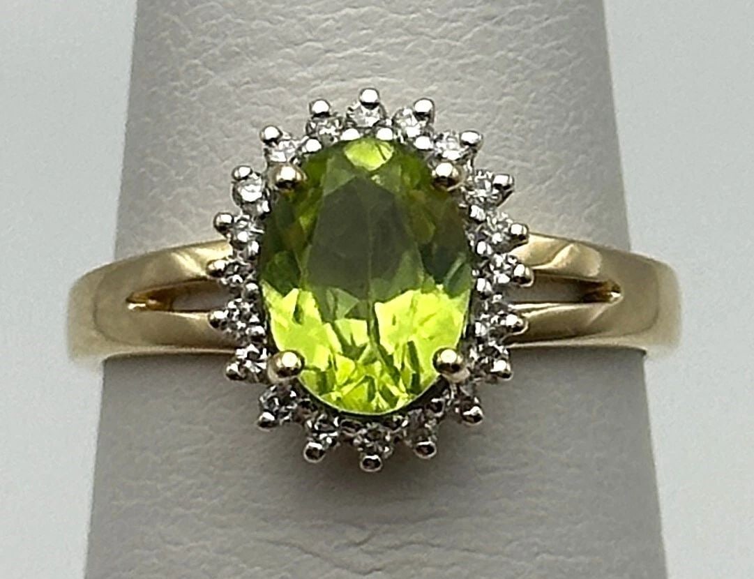 14K GOLD RING WITH PERIDOT AND 0.20CTS OF DIAMONDS SIZE: 5.75 3.2G (1 of 2)