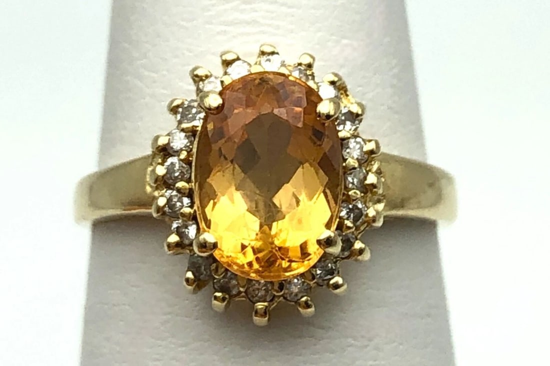 14K GOLD RING WITH HONEY TOPAZ, 0.20CTS OF DIAMONDS SIZE: 6.5: 14K GOLD RING WITH HONEY TOPAZ, 0.20CTS OF DIAMONDS SIZE: 6.5 14k Gold Ring with Honey Topaz, 0.20cts of Diamonds Condition: Used Material: 14k Yellow Gold Ring Size: 6.5 Weight: 3.0 grams Top Width:
