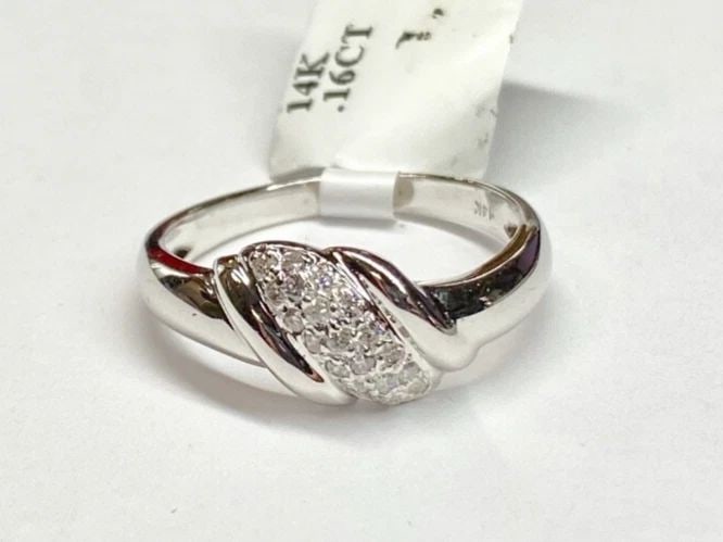 14K WHITE GOLD RING DIAGONAL SETTING WITH 0.16CTS OF DIAMONDS SIZE 6.5 2.5G (1 of 2)