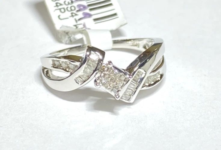 WOMEN'S 14K WHITE GOLD RING WITH 0.25CTS OF DIAMONDS SIZE: 7 3.3G (1 of 2)