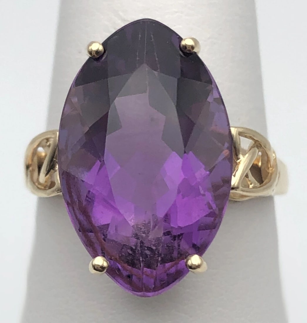10K GOLD RING WITH MARQUISE AMETHYST SIZE: 8.75 (1 of 2)