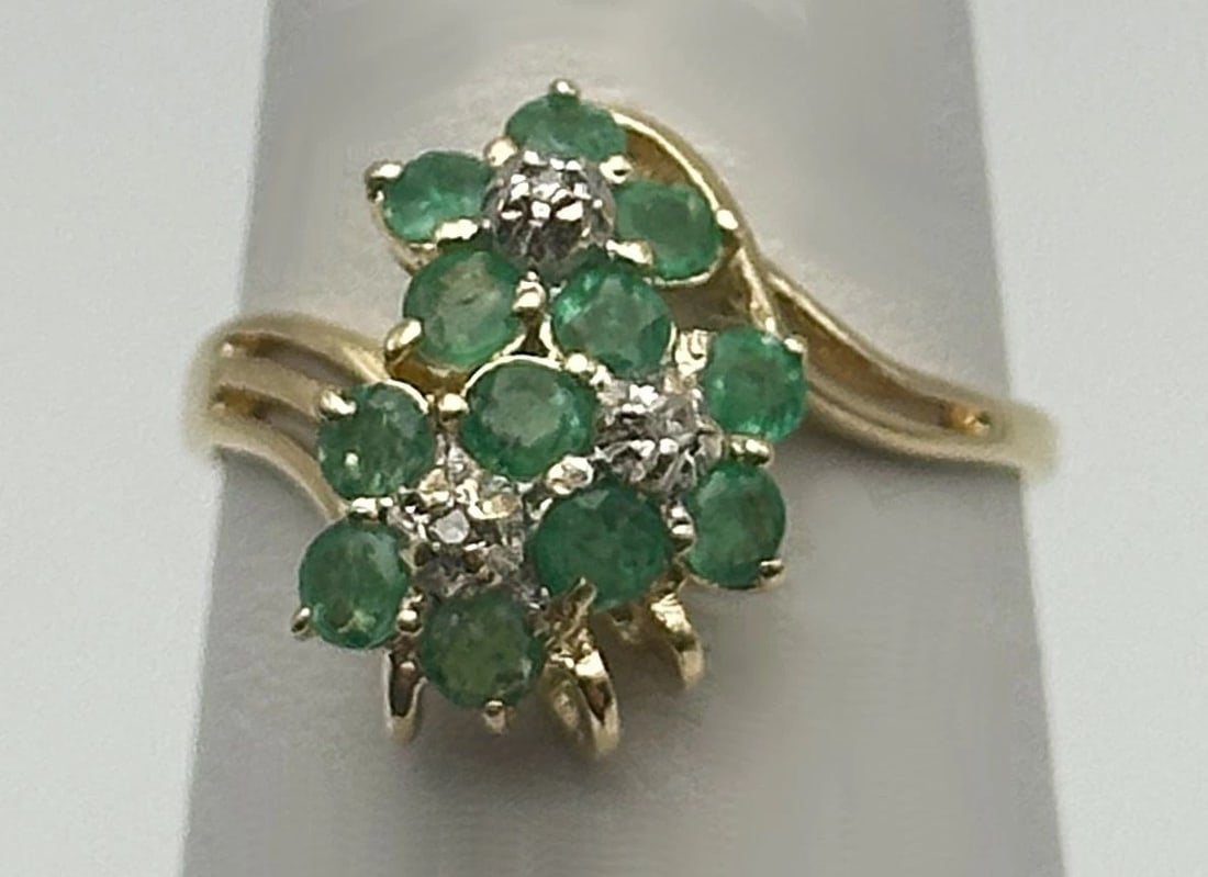 14K GOLD RING WITH NATURAL EMERALDS AND 0.03CTS OF DIAMONDS SIZE: 7 (1 of 2)