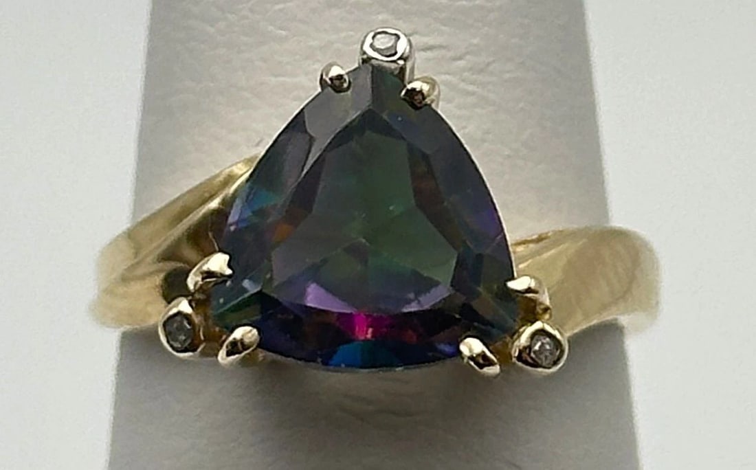 10K GOLD RING WITH 0.03CTS OF DIAMONDS AND 10MM MYSTIC TOPAZ SIZE: 7.25 4.2G (1 of 2)