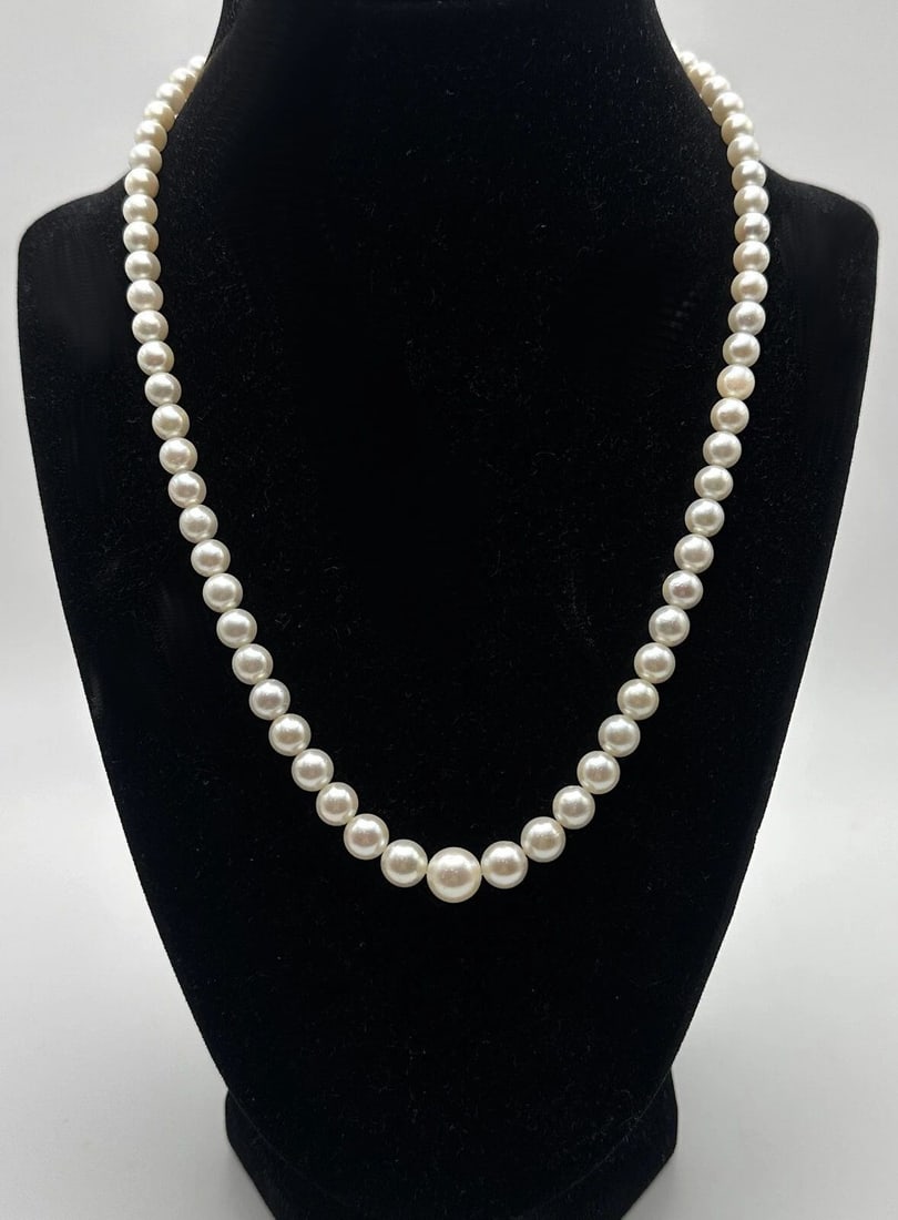 CULTURED PEARL NECKLACE WITH 18K YELLOW GOLD CLASP 18.5 INCHES (1 of 2)
