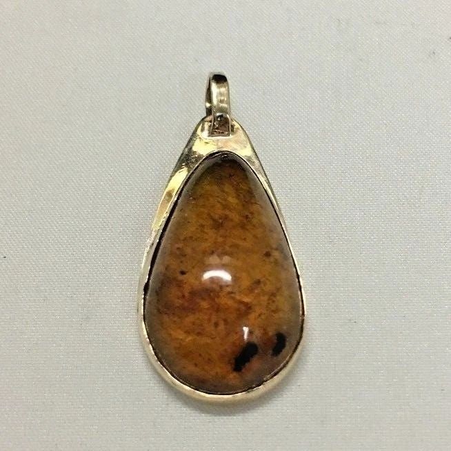 14K YELLOW GOLD PENDANT WITH BALTIC AMBER (1 of 2)
