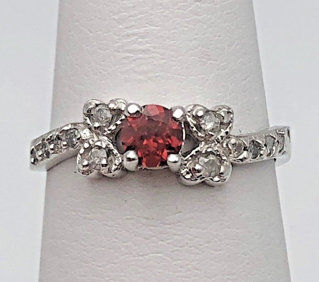 14K WHITE GOLD RING, CENTER GARNET AND 0.22CTS OF DIAMONDS SIZE: 6.25 2.4G (1 of 2)