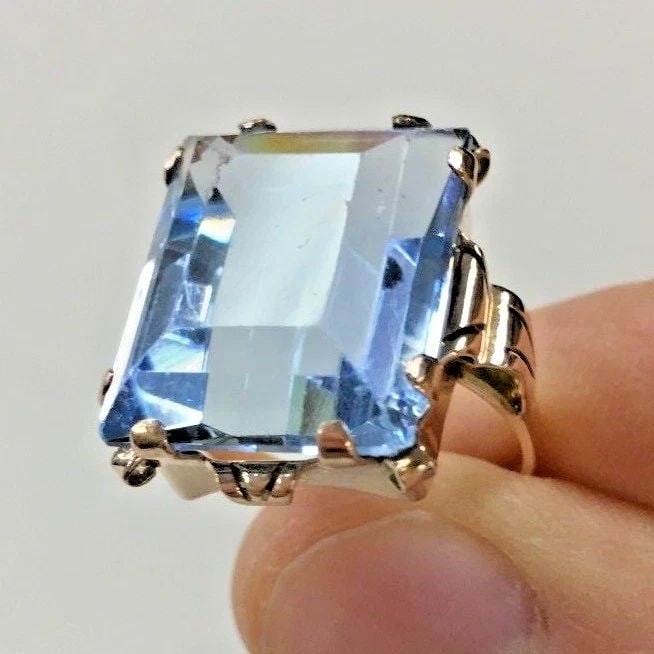 10K GOLD RING WITH SYNTHETIC BLUE AQUAMARINE GEM STONE SIZE: 5 3.6G (1 of 2)
