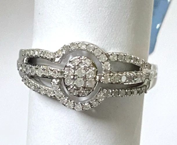 10K WHITE GOLD ROUND WOVEN STYLE RING WITH 0.3CTS OF DIAMONDS SIZE: 6.75 2.5G (1 of 2)