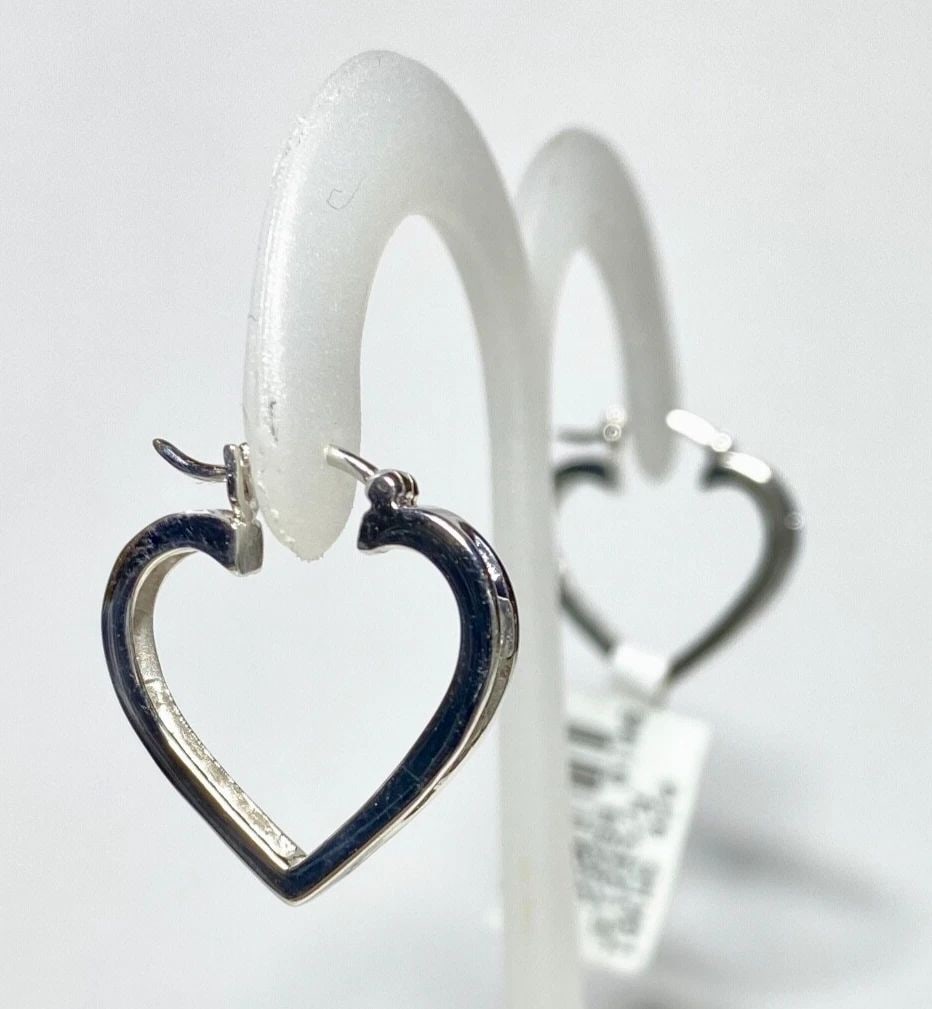 10K WHITE GOLD HEART SHAPED HOOP EARRINGS WITH 0.25CTS DIAMONDS 3.4G: WOMEN'S 10K WHITE GOLD HEART HOOP EARRINGS WITH 0.25CT DIAMONDS Women's 10K White Gold Heart Hoop Earrings with 0.25CT Diamonds You are bidding on a new with tags Women's 10K White Gold Heart Hoop Ear
