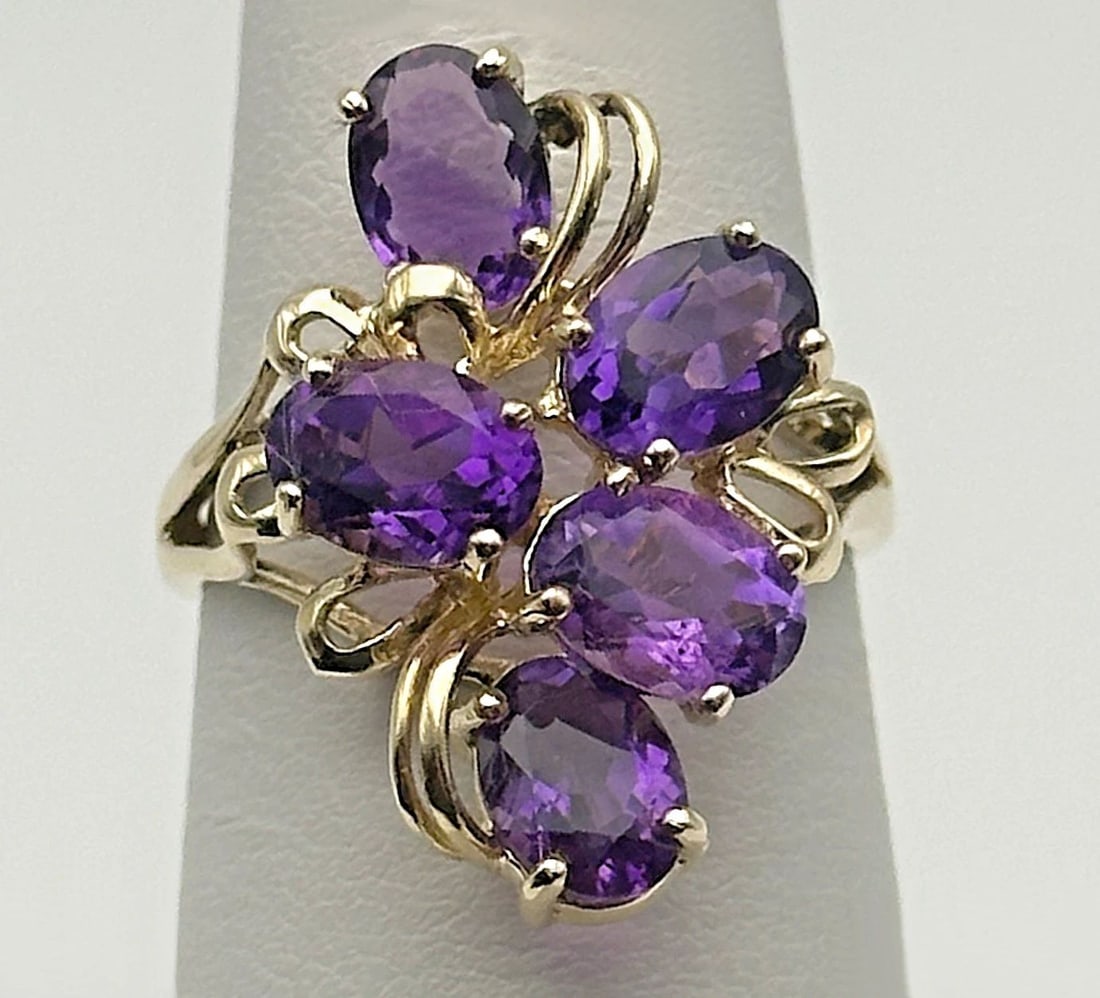 10K GOLD RING WITH FIVE OVAL BRILLIANT CUT AMETHYST SIZE: 7.5 (1 of 2)