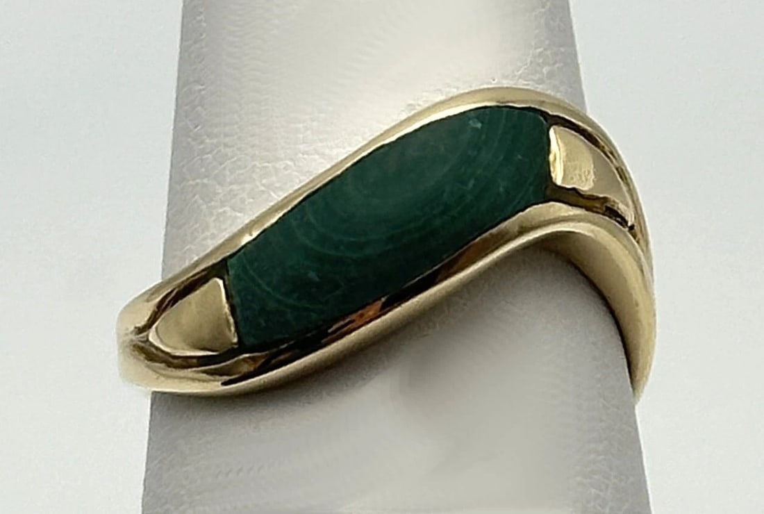 HALEM 14K GOLD S SHAPED RING WITH MALACHITE INLAY SIZE: 4.75 3.4 GRAMS (1 of 2)