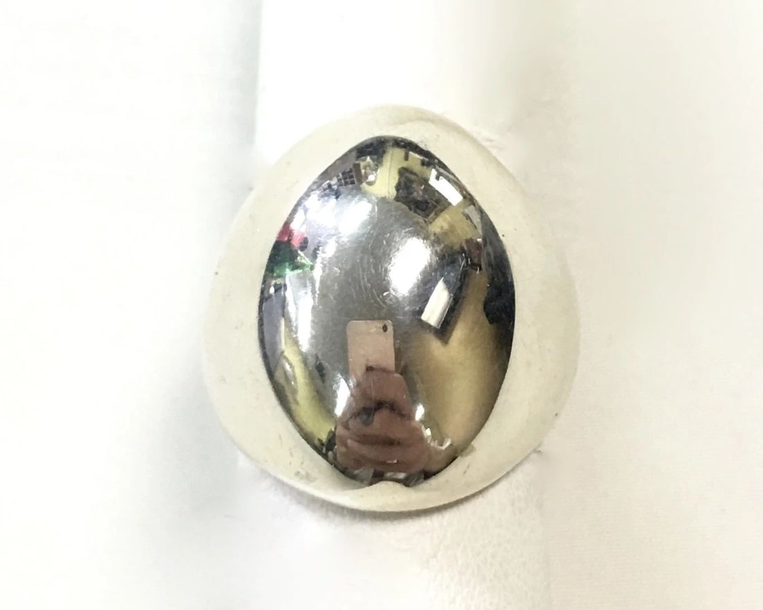 GUCCI DOME STERLING SILVER RING SIZE: 7.5 MADE IN ITALY: GUCCI DOME STERLING SILVER RING SIZE: 7.5 MADE IN ITALY GUCCI DOME STERLING SILVER RING size: 7.5 made in ITALY You are bidding on a Gucci Sterling Silver Ring. There are few minor scratches on the ri