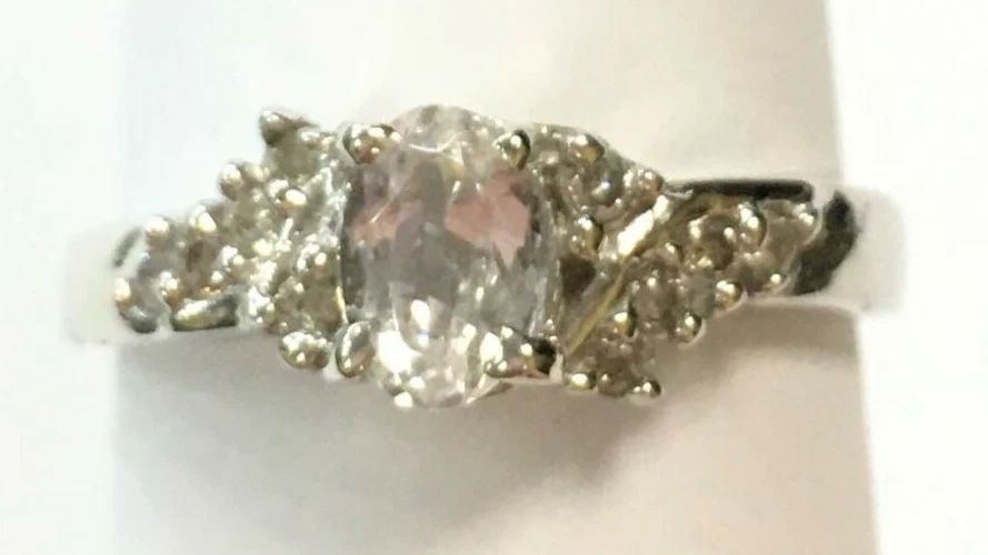 14K WHITE GOLD RING A AQUAMARINE AND 0.11CTS OF DIAMONDS SIZE: 6.25 2.7G (1 of 2)