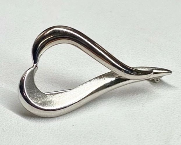 14K WHITE GOLD HEART PIN / BROOCH PIECE ITALY 3.3G (1 of 2)