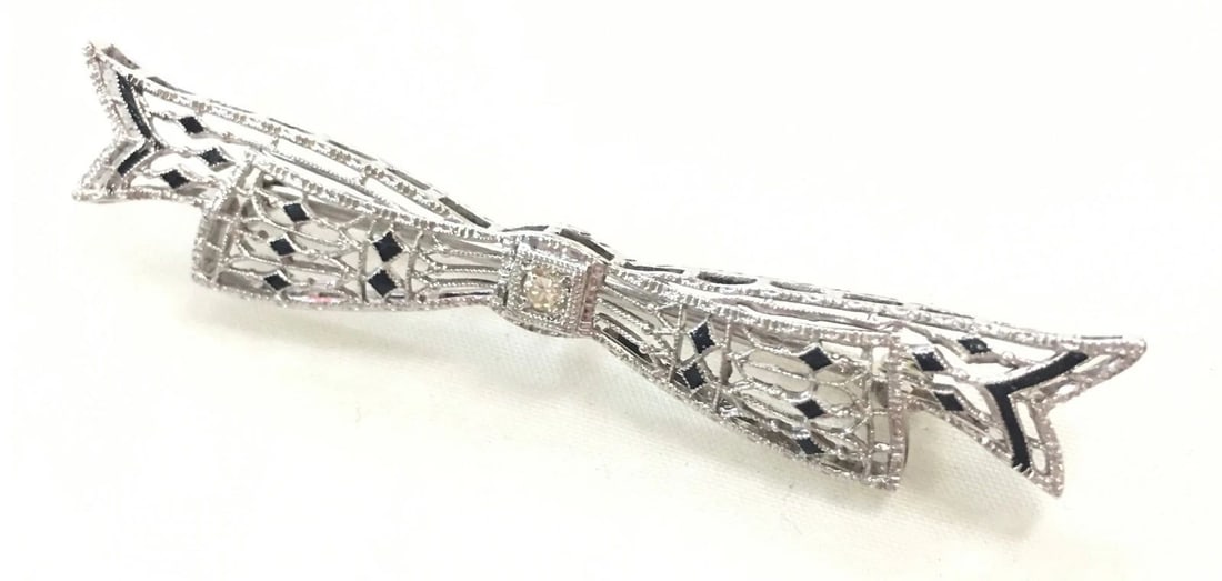 14K WHITE GOLD FILIGREE BOWTIE SHAPED BROOCH WITH SINGLE DIAMOND 3.5G (1 of 2)