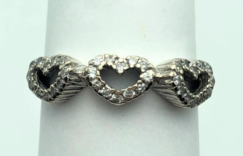 14K WHITE GOLD RING THREE HEARTS SET WITH 0.25CTS OF DIAMONDS SIZE: 7.5 2.4G: 14K WHITE GOLD RING WITH THREE DIAMOND HEARTS 0.25CTS (SIZE: 7.5) 14k White Gold Ring with three diamond hearts 0.25cts You are bidding on a 14k White Gold Ring with three diamond hearts. The ring has