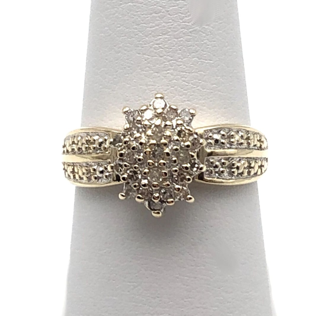 10K GOLD RING WITH OVAL SHAPED CLUSTER HEAD, 0.25CTS DIAMONDS SIZE: 7.25 (1 of 2)