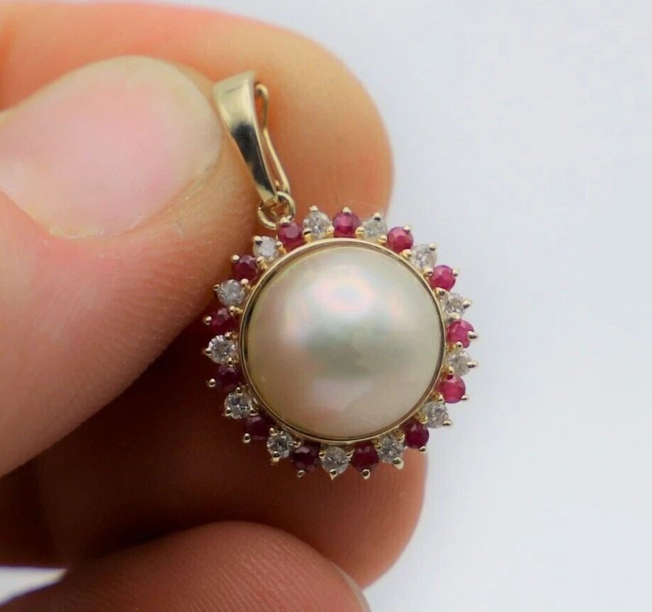 14K GOLD PENDANT CENTER 12MM MABE PEARL WITH RUBIES AND 0.26CT DIAMONDS (1 of 2)
