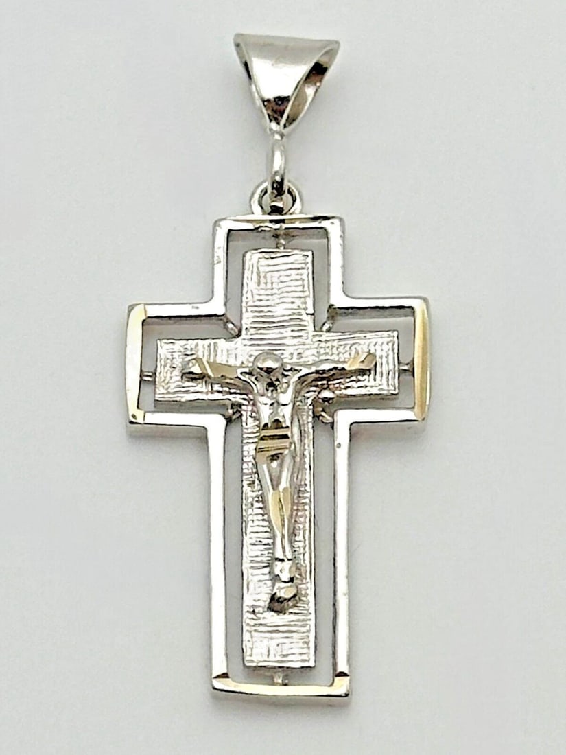 18K WHITE GOLD CROSS PENDANT 3.2 GRAMS (1 of 2)