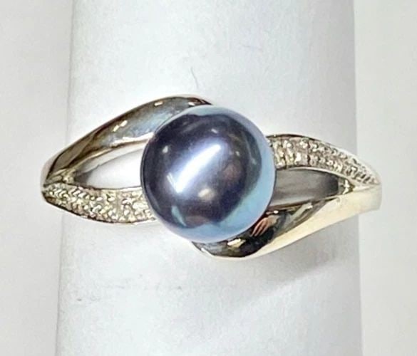 14K WHITE GOLD RING WITH 7.4MM BLACK PEARL, 0.01CTS OF DIAMONDS SIZE: 7 3.4G (1 of 2)