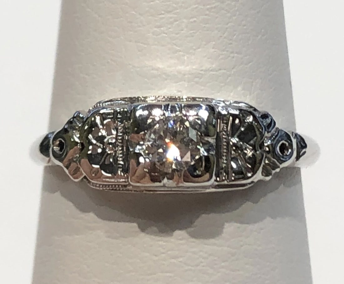 14K WHITE GOLD ANTIQUE RING WITH SOLITAIRE 0.17CT DIAMOND SIZE: 6.25 (1 of 2)