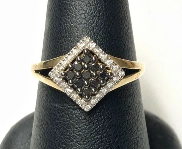 10K GOLD SQUARE SHAPED RING WITH 0.24CTS OF BLACK AND WHITE DIAMONDS SIZE: 7 (1 of 2)