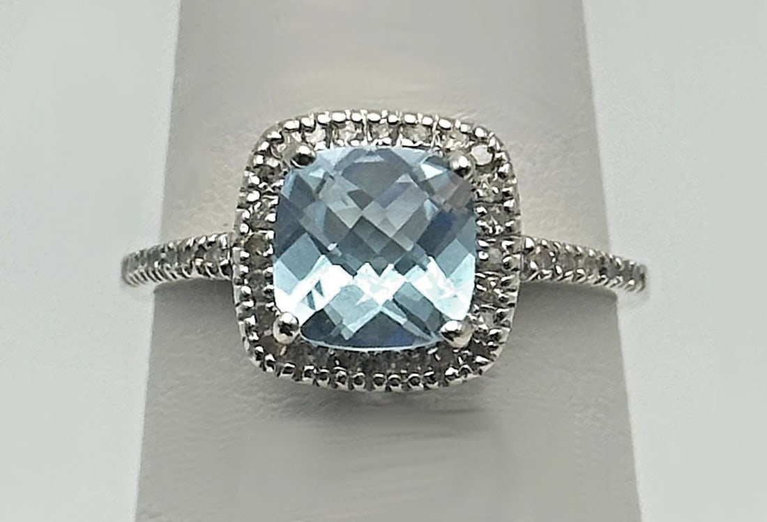 10K WHITE GOLD RING WITH CUSHION BLUE TOPAZ AND 0.20CTS OF DIAMONDS SIZE: 7 (1 of 2)