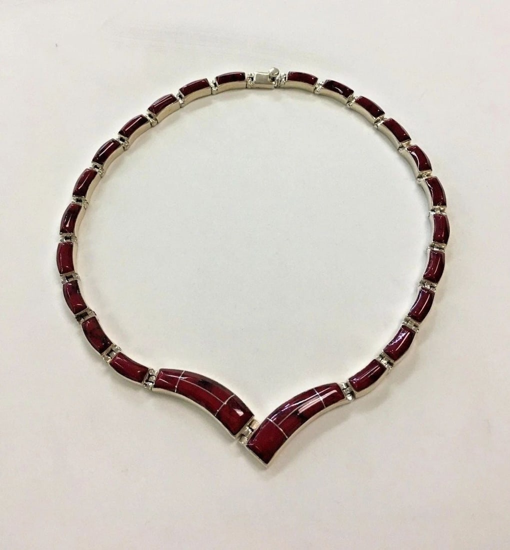 18 INCH STERLING SILVER NECKLACE WITH RED TURQUOISE INLAY: 18 INCH STERLING SILVER NECKLACE WITH RED TURQUOISE INLAY 18 inch Sterling Silver Necklace with Red Turquoise You are bidding on a pre-owned 18 inch Sterling Silver Necklace with Red Turquoise. There
