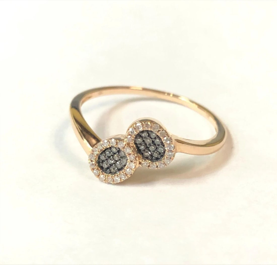 14K ROSE GOLD RING WITH WHITE AND CHOCOLATE DIAMONDS (SIZE: 6.75): 14K ROSE GOLD RING WITH WHITE AND CHOCOLATE DIAMONDS (SIZE: 6.75) 14k Rose Gold Ring with White and Chocolate Diamonds You are bidding on a 14k Rose Gold Ring with White and Chocolate Diamonds. The ri
