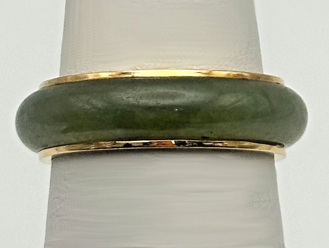 14K GOLD JADE BAND / RING 6MM WIDE, SIZE: 7.5 4.3 GRAMS (1 of 2)