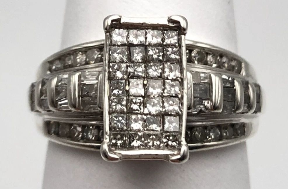 925 STERLING SILVER RING WITH SQUARE HEAD AND 1.25CTS OF DIAMONDS SIZE: 7.25 (1 of 2)