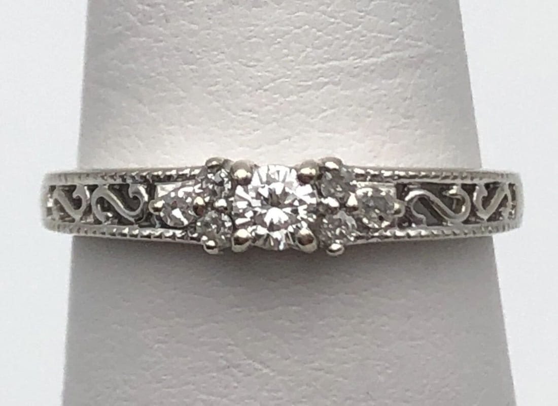 14K WHITE GOLD SIMPLE FILIGREE STYLE RING WITH 0.12CTS DIAMONDS SIZE: 7 (1 of 2)