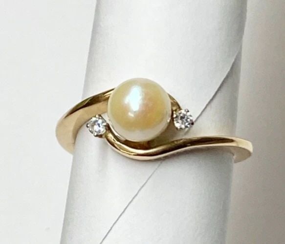 WOMEN'S 14K YELLOW GOLD RING WITH CULTURED PEARL AND CUBIC ZIRCONIA SIZE 7.25 (1 of 2)