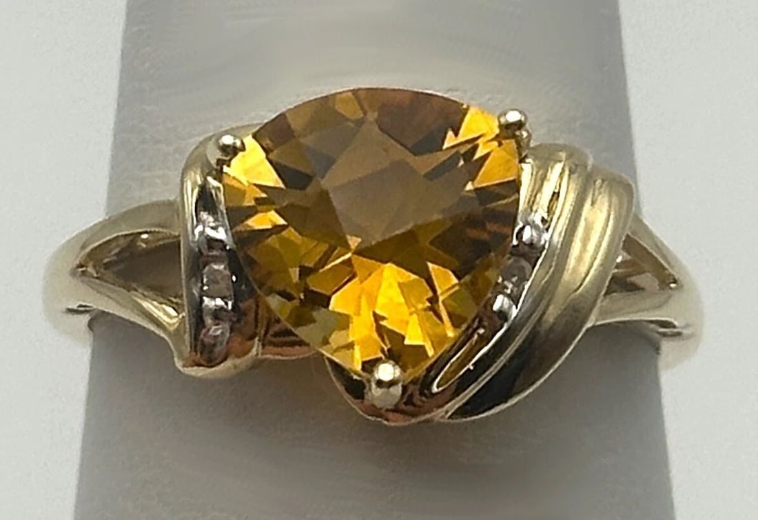 10K YELLOW GOLD RING WITH 9MM CITRINE AND 0.02CTS OF DIAMONDS SIZE: 8.25 (1 of 2)