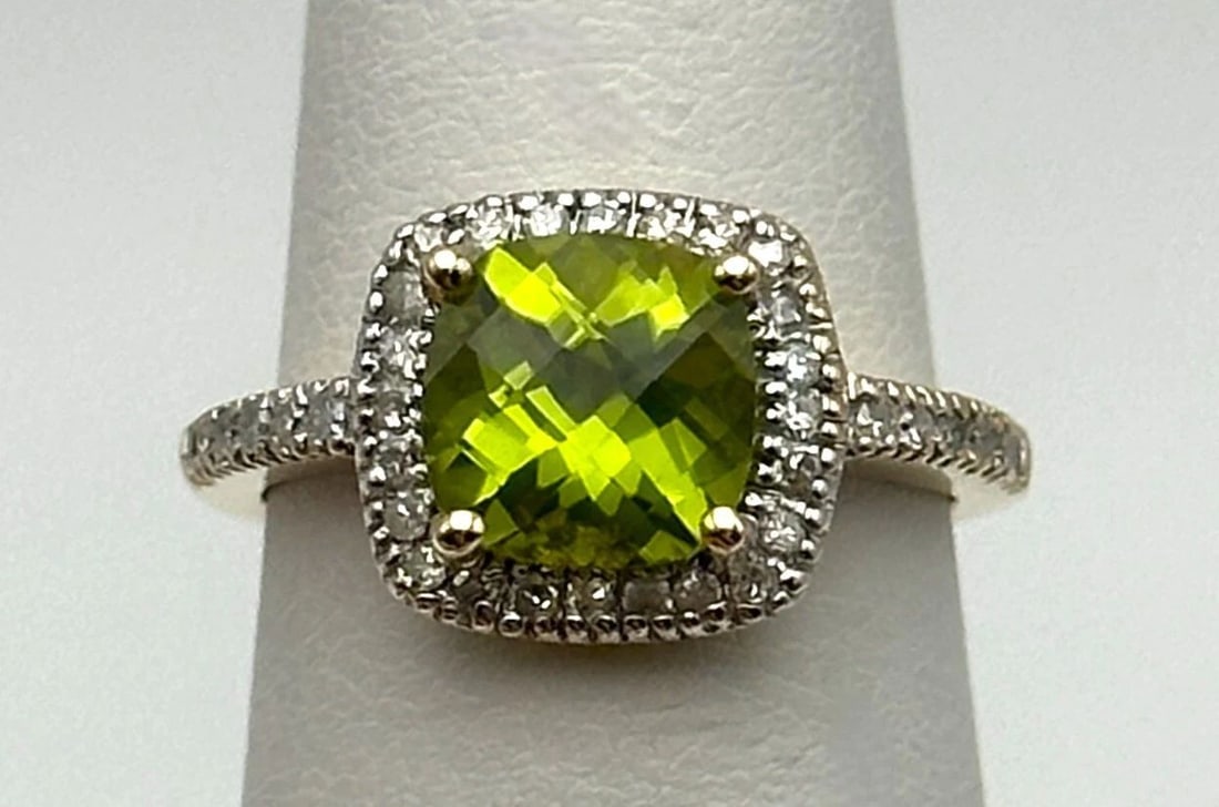10K GOLD RING WITH 7MM PERIDOT AND 0.25CTS OF DIAMONDS SIZE: 3.75 (1 of 2)