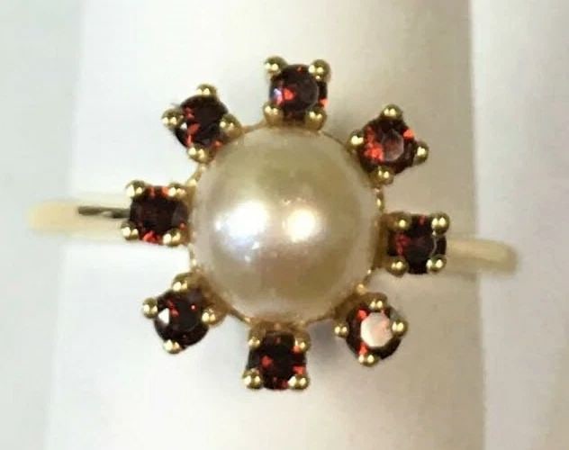 14K GOLD RING WITH CENTER 6.5MM PEARL AND 0.40CTS OF GARNETS SIZE: 5.75 3.2G (1 of 2)