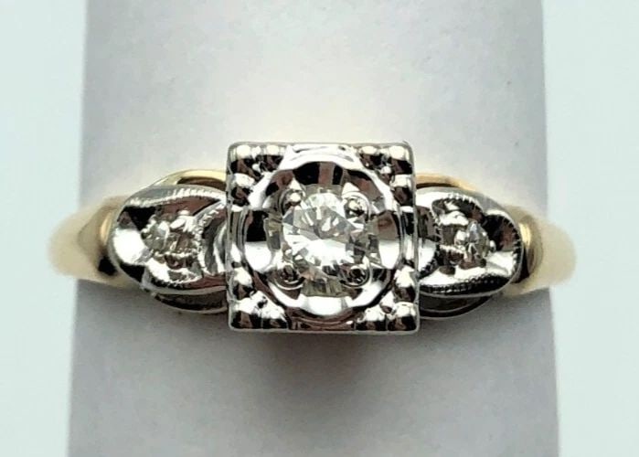 14K GOLD RING WITH 0.08CTS OF DIAMONDS ILLUSION SET SIZE: 5 1.9G (1 of 2)