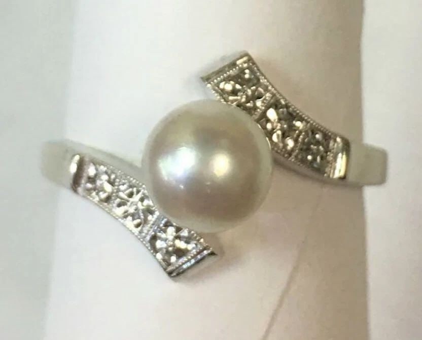 14K WHITE GOLD RING WITH CENTER PEARL (SIZE: 8) (1 of 2)