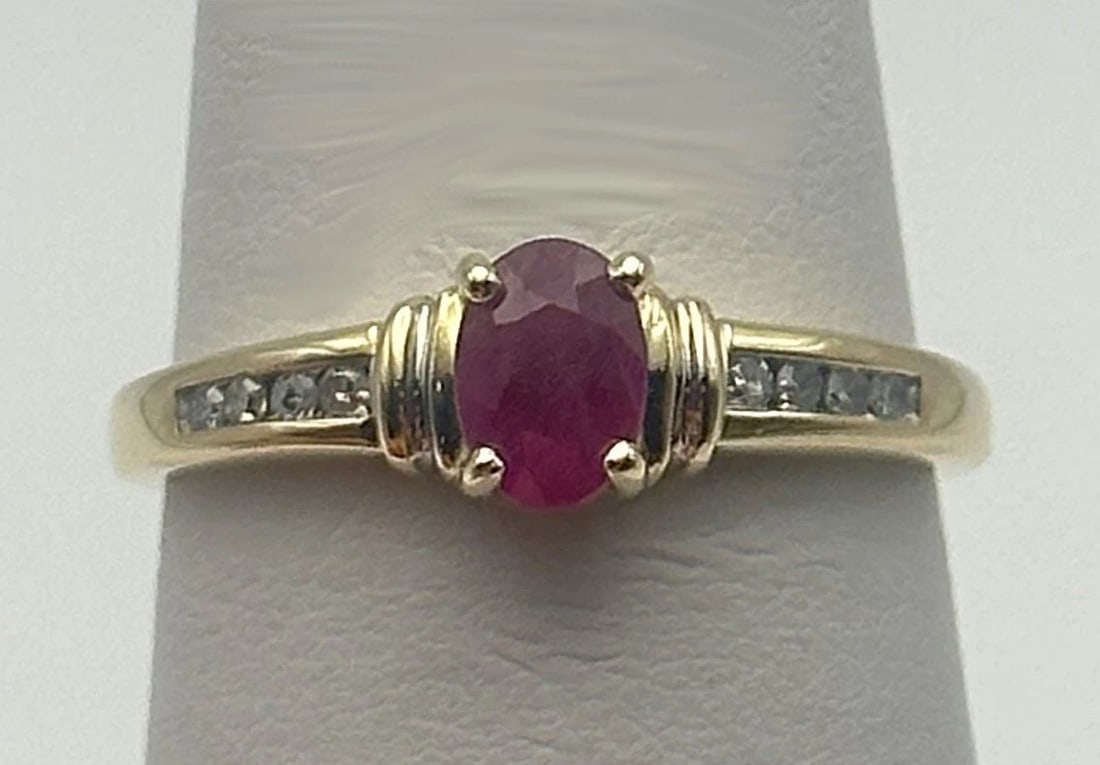 10K GOLD RING WITH 0.50CT RUBY AND 0.08CTS OF DIAMONDS SIZE: 7 (1 of 2)