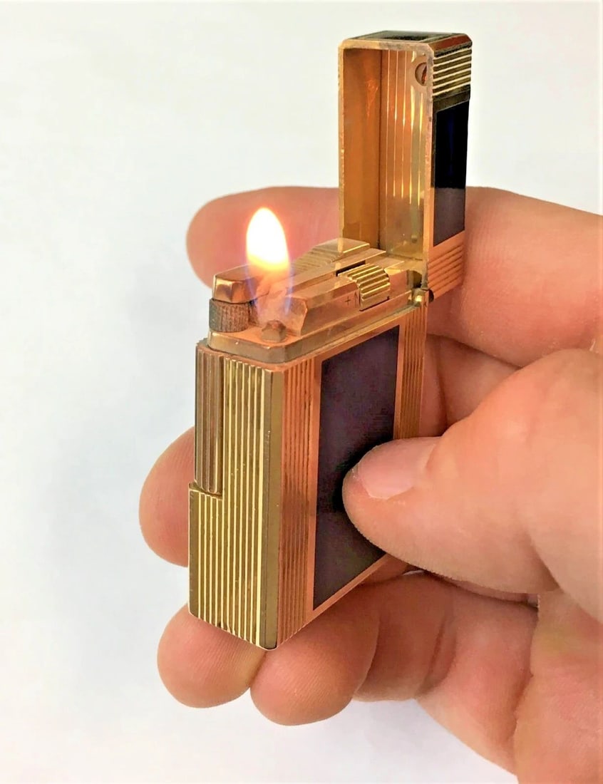 VINTAGE S.T. DUPONT PARIS MADE IN FRANCE NAVY BLUE ENAMEL LIGHTER MODEL: E0AK83 (1 of 2)